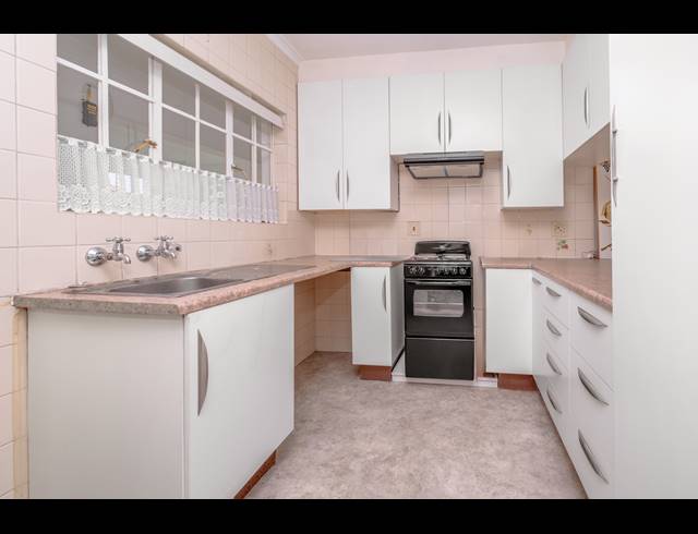 1 BEDROOM RETIREMENT UNIT FOR SALE IN BRYANSTON